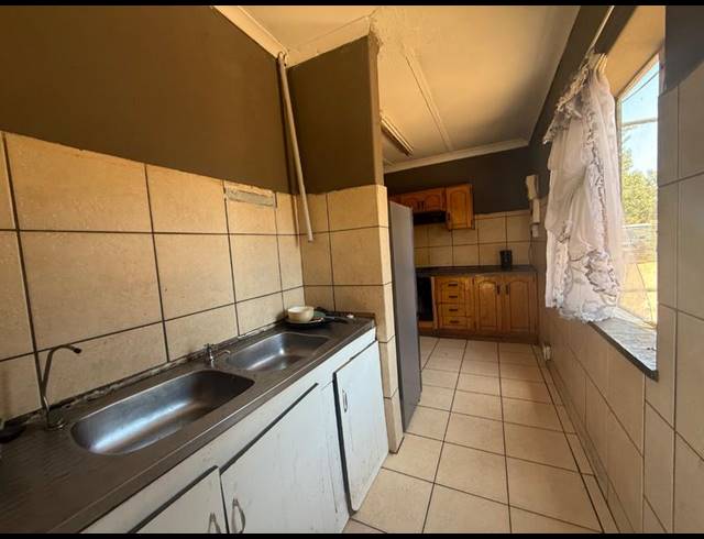 7 BEDROOM HOUSE FOR SALE IN VANDERBIJLPARK CE 2